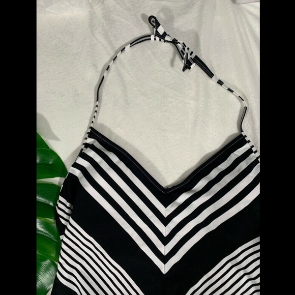 NEW La Blanca Fine Line Halter One-Piece Swimsuit‎ - Picture 3 of 8